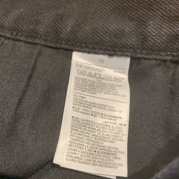 Old Navy Distressed Black Jean Shorts Raw hem - Picture 4 of 11